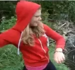 Katja Puschnik - Πετάει ζωντανά κουτάβια σε ποτάμι